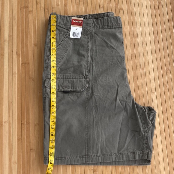 WRANGLER Authentic Cargo 6 Pockets Shorts Size 48 Color Gray Brand New With Tags - Picture 5 of 11